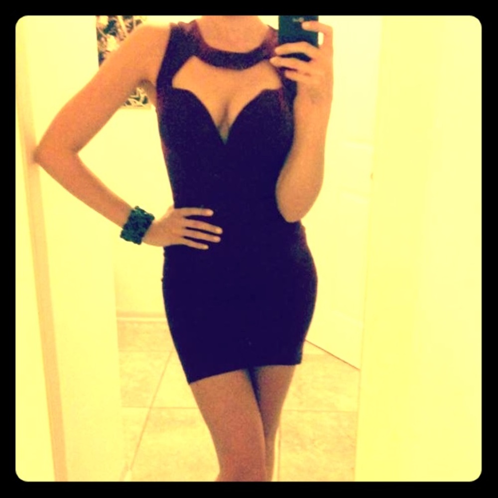 A’gaci: Sexy Maroon Club Dress